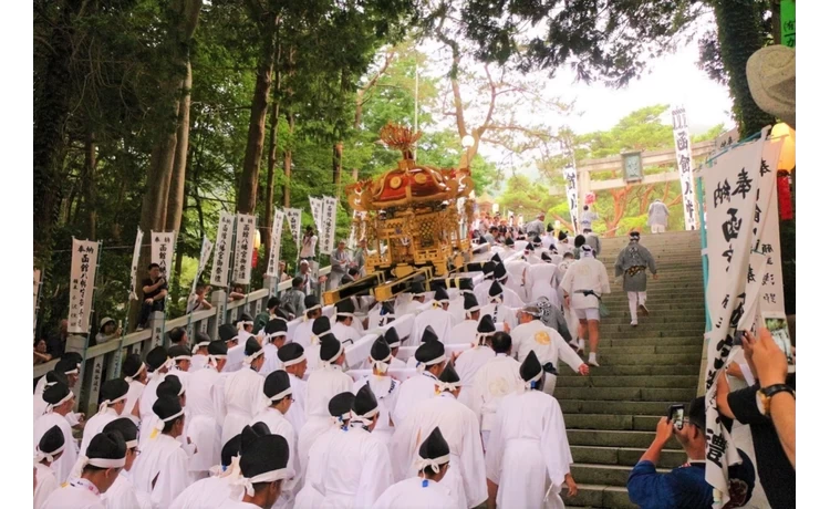 大神輿かけのぼり神事