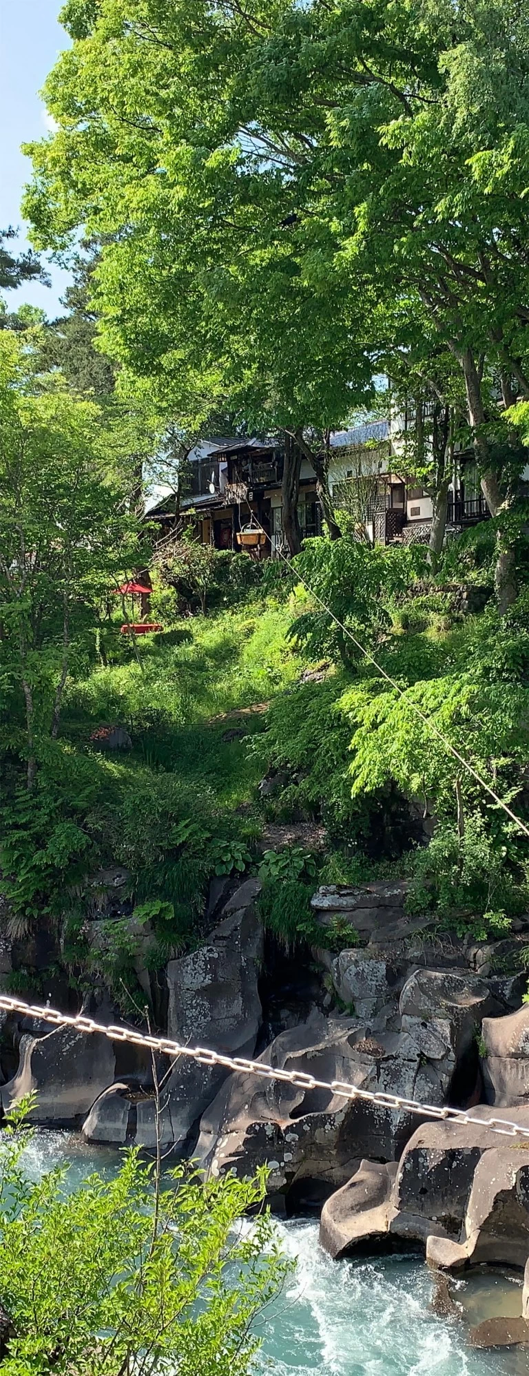 だんごが籠に入って降りてくる