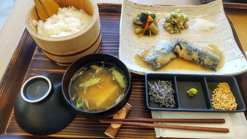 サバ味噌煮定食