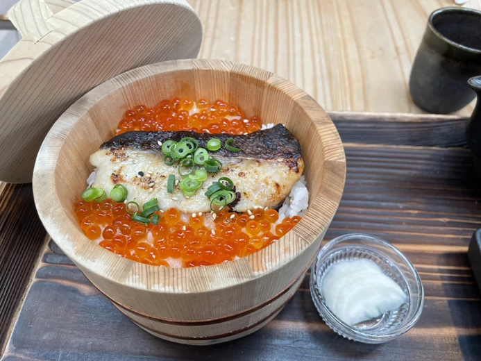 塩麹シャケのはらこ飯