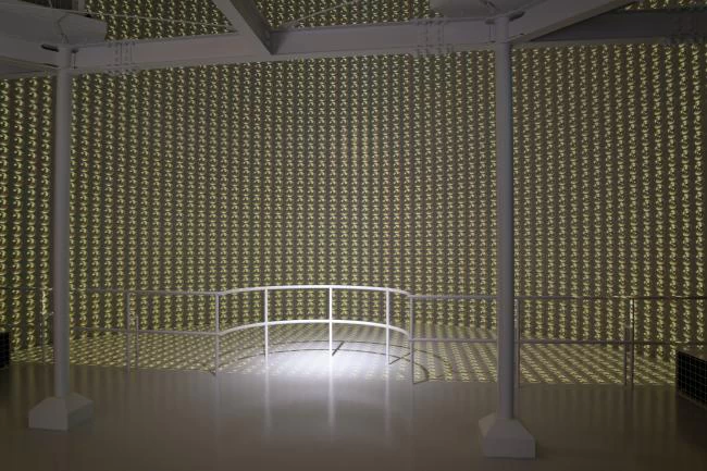 半円筒型巨大スクリーン