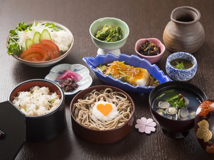 地元食材を使用し、島根県の観光課の企画に登録された「縁結び膳」
