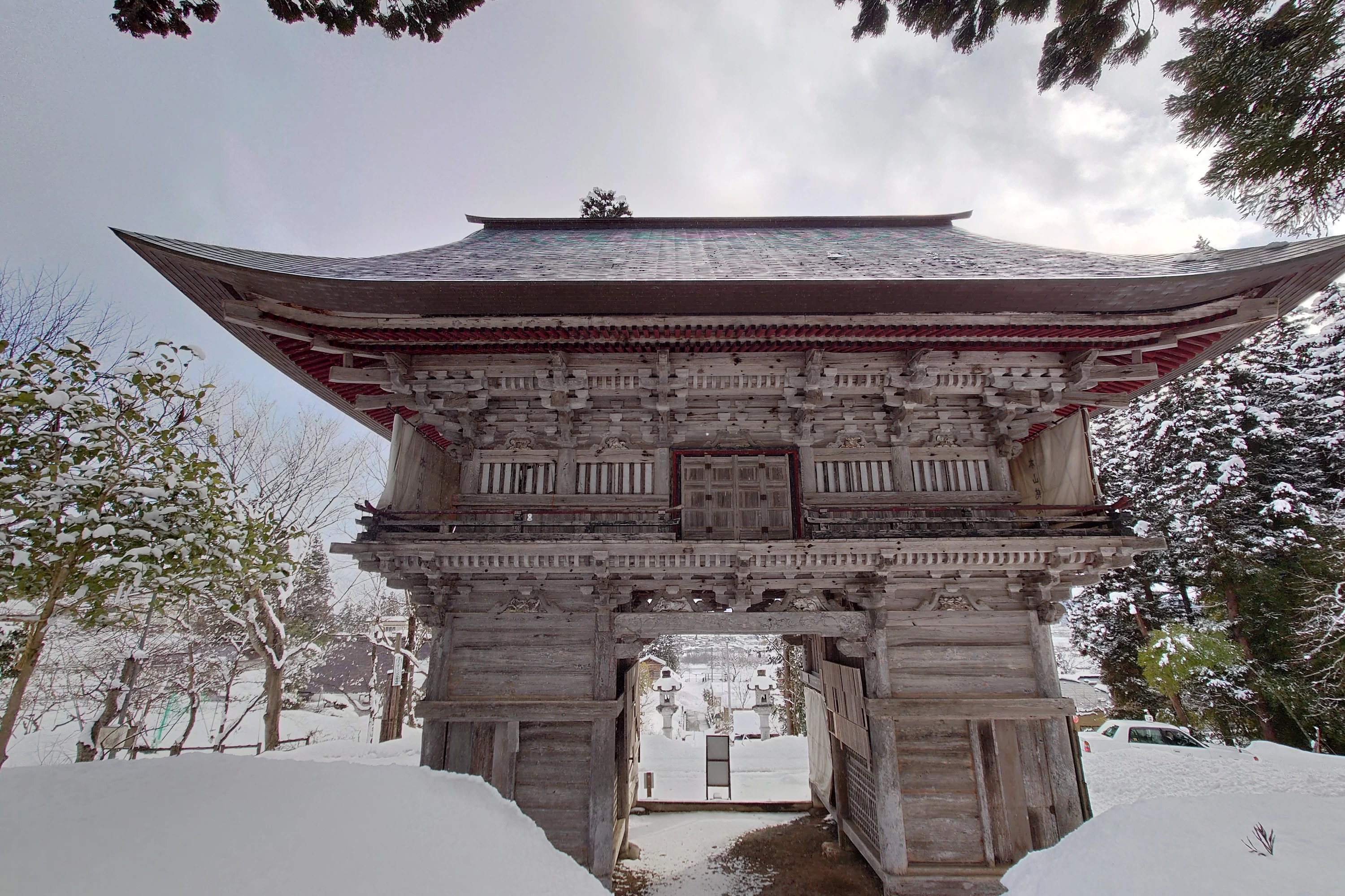 冬の慈恩寺の山門