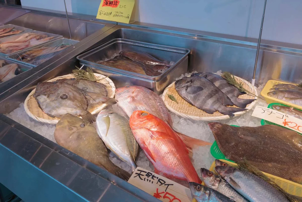 魚介を購入、調理してもらい味わうことも可能