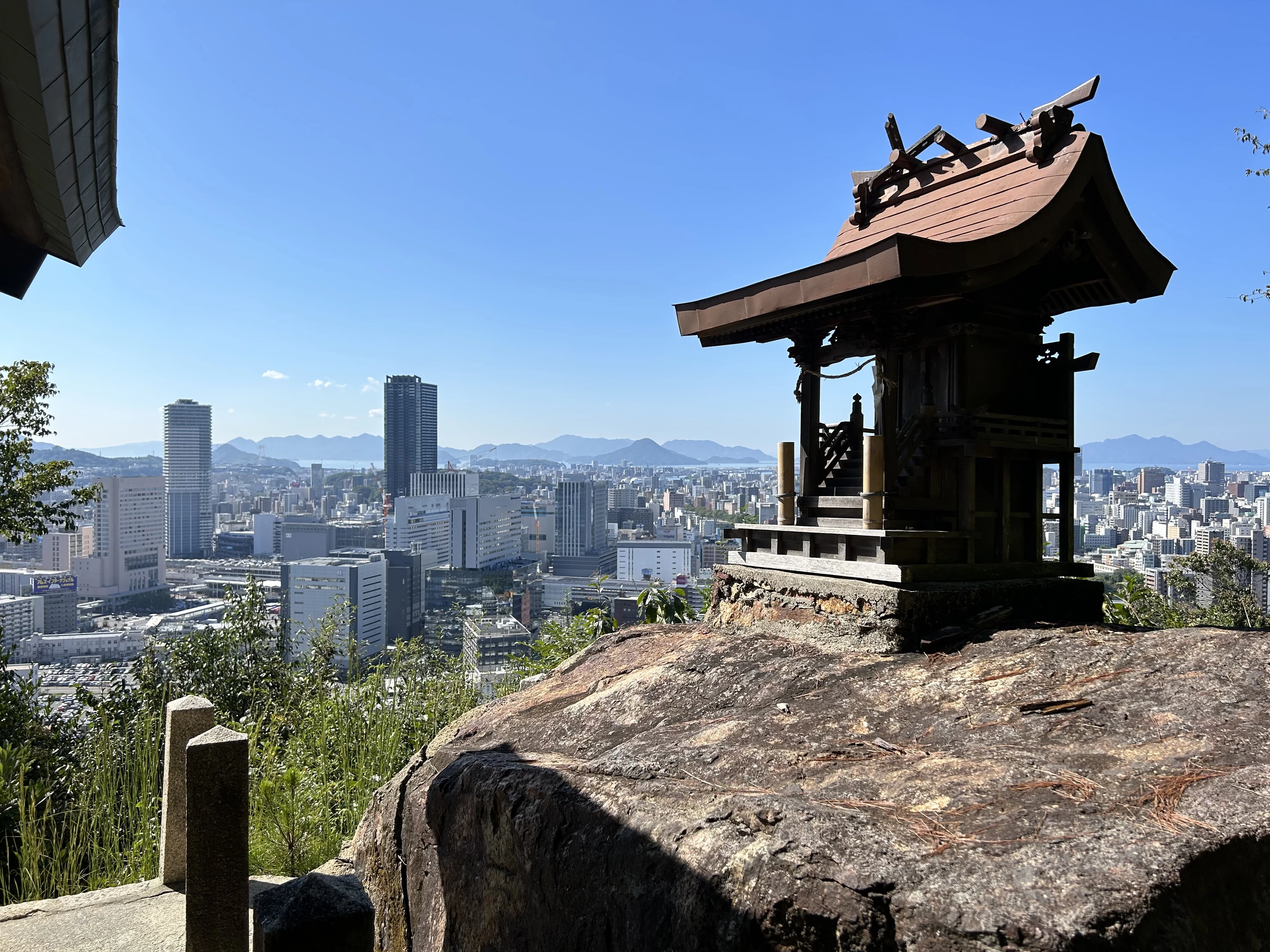 広島市内を見守るように鎮座する「金光稲荷神社奥宮」