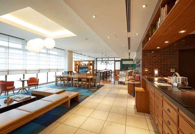 “旅人の港”がコンセプトの1階ラウンジ