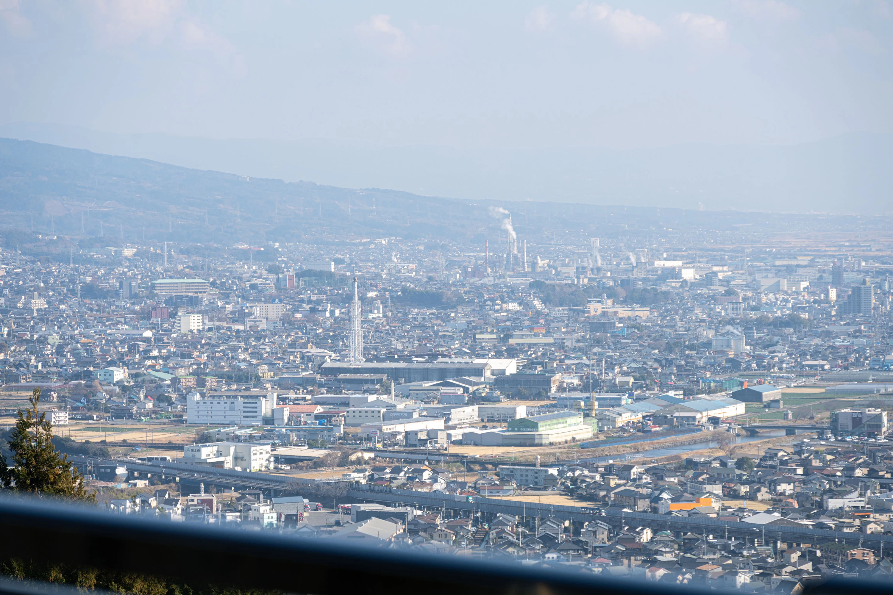 展望台から見えるのは、開放感たっぷりの富士市内。夜景もおすすめ