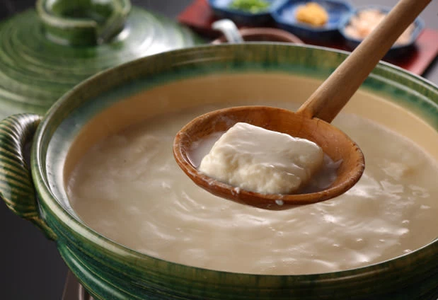 嬉野名物・温泉湯豆腐を多彩な料理で味わえる