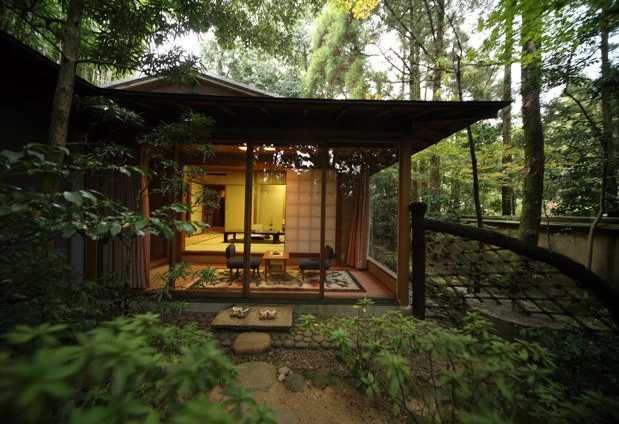 日常の喧騒を忘れ去る洗練された和空間