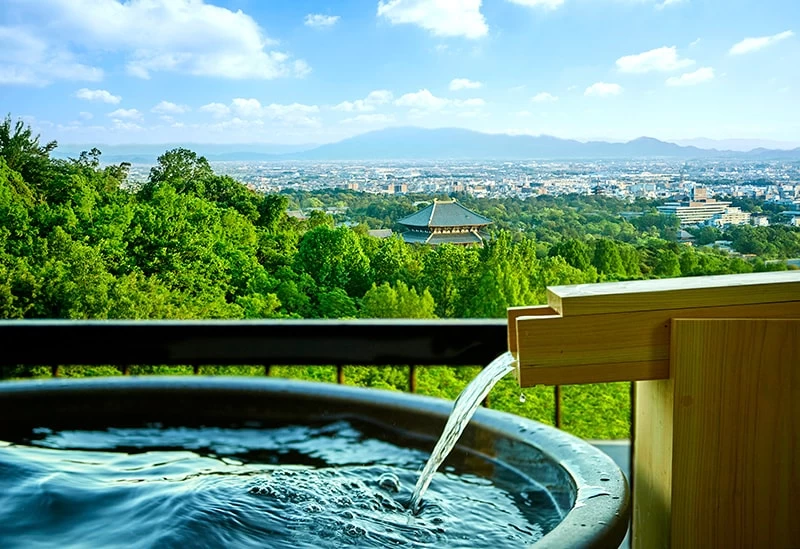 ホテル屋上で景色を愉しむ貸切展望露天風呂
