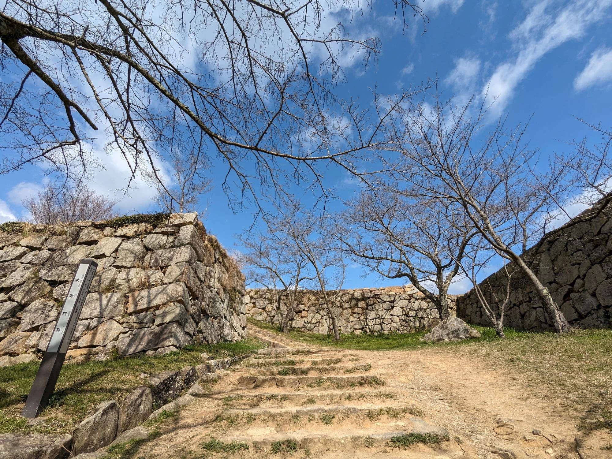 頂上手前（現地にて撮影）