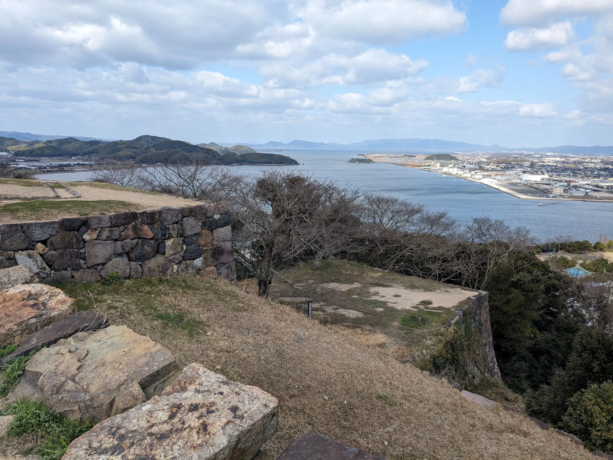 頂上からの眺め（現地にて撮影）