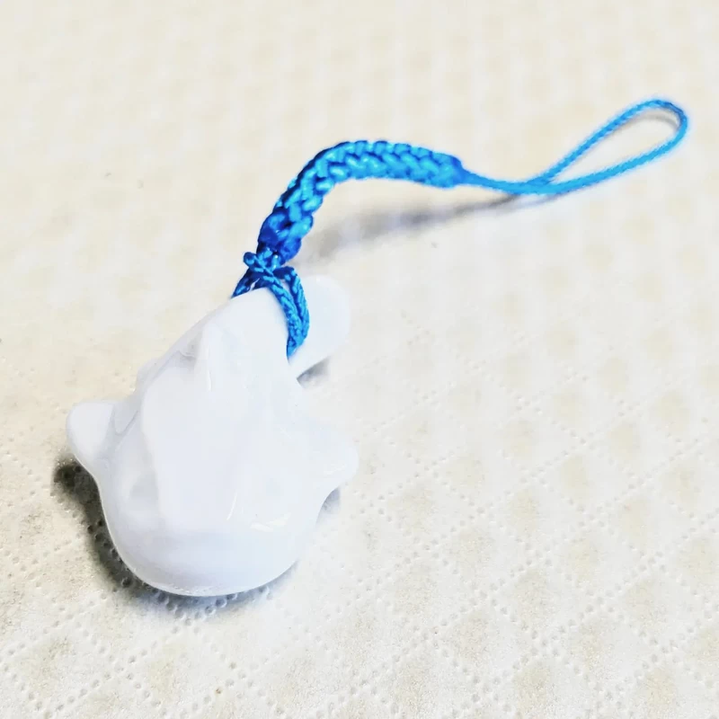 なまず様の白磁根付け（ストラップ）①