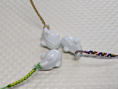 なまず様の白磁根付け（ストラップ）②