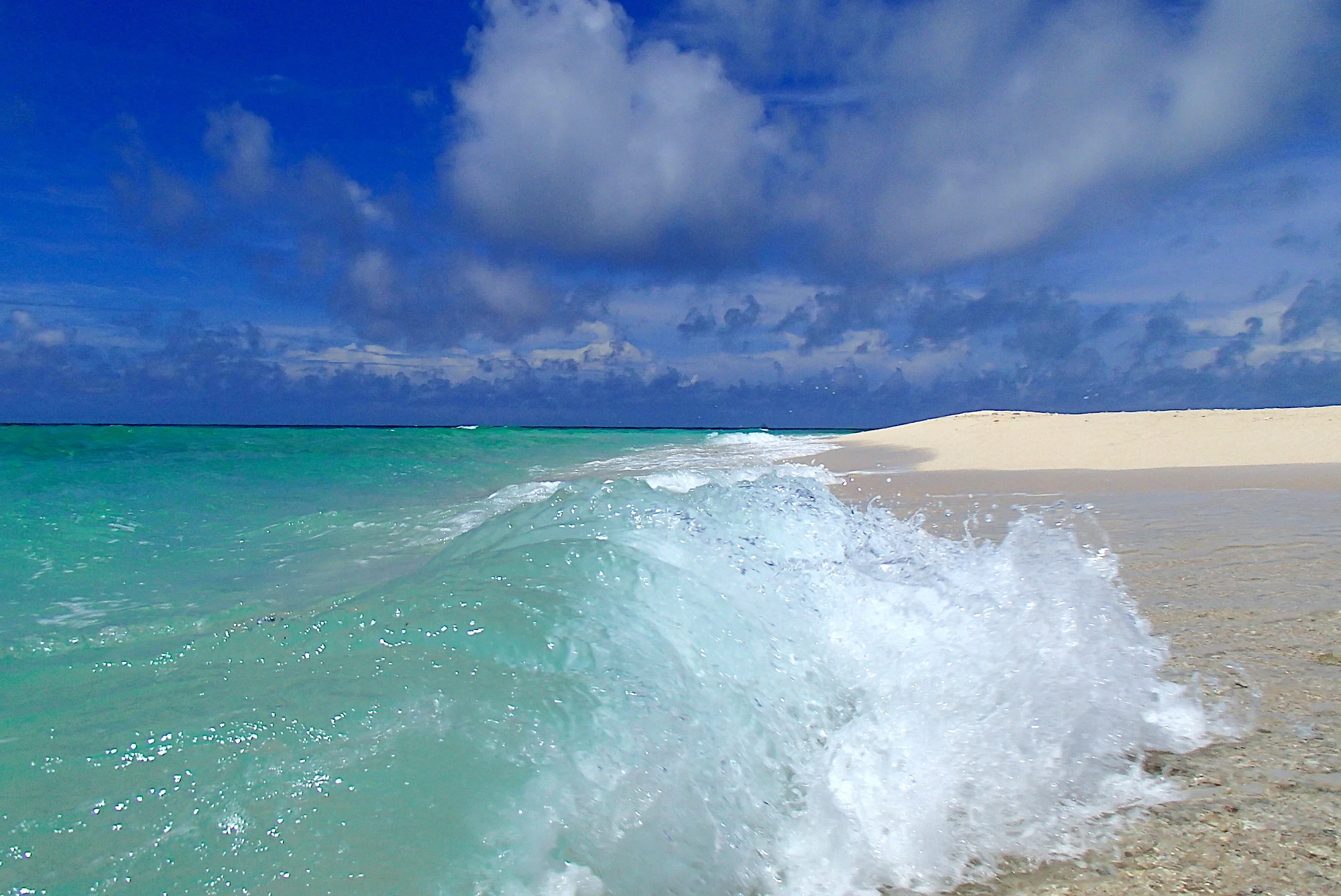 ひたすらに美しい青と白の世界