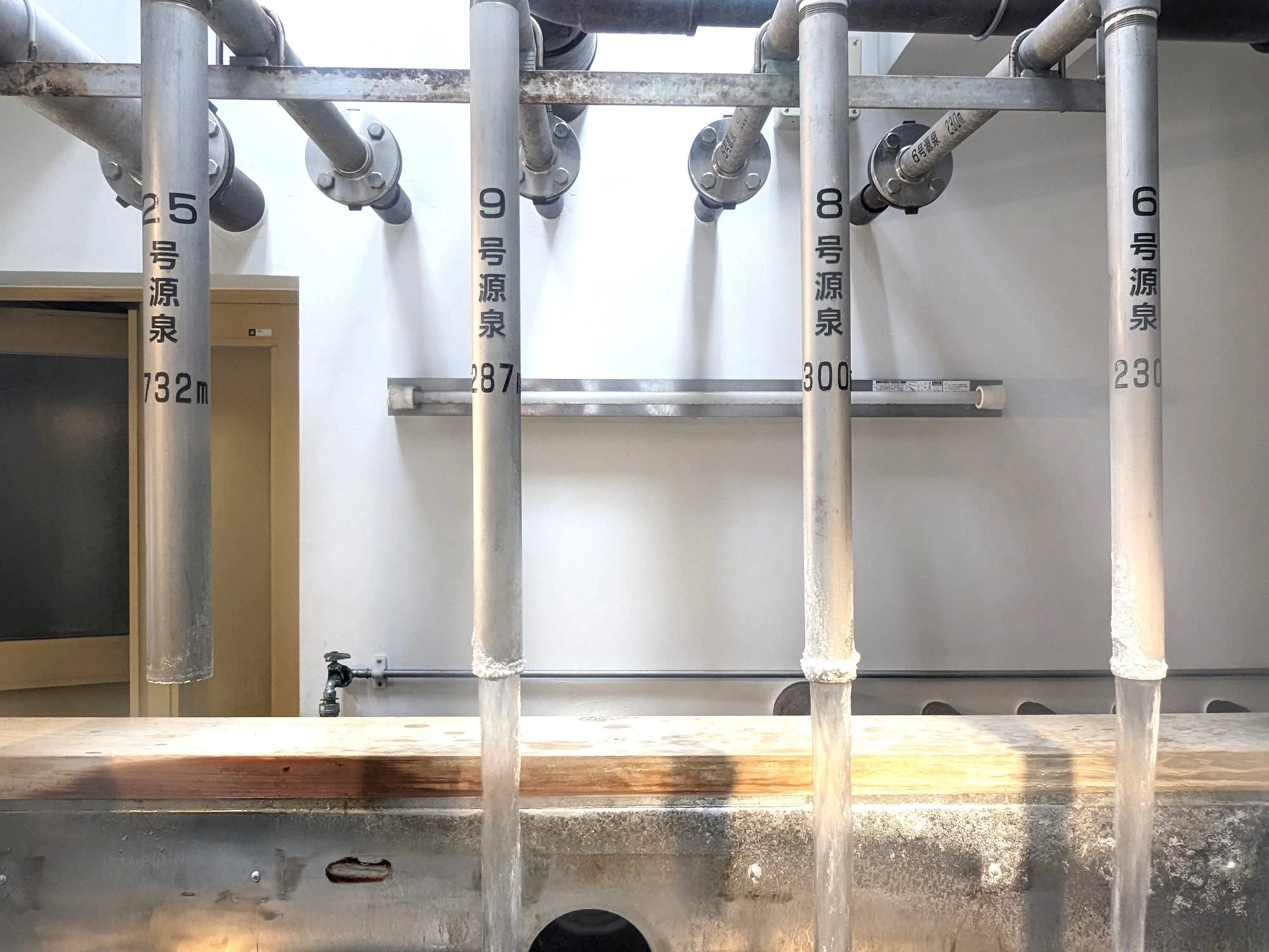源泉ブレンド中（現地にて撮影）