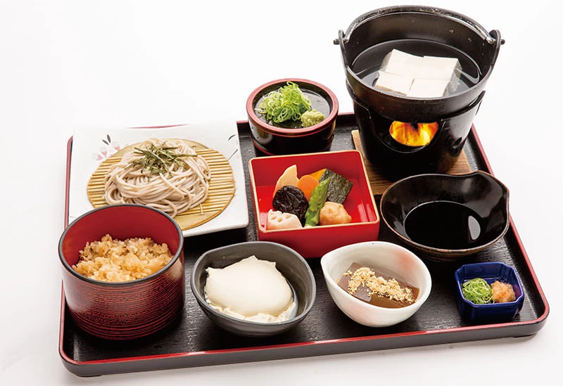 御膳のほか、一品料理や甘味も充実
