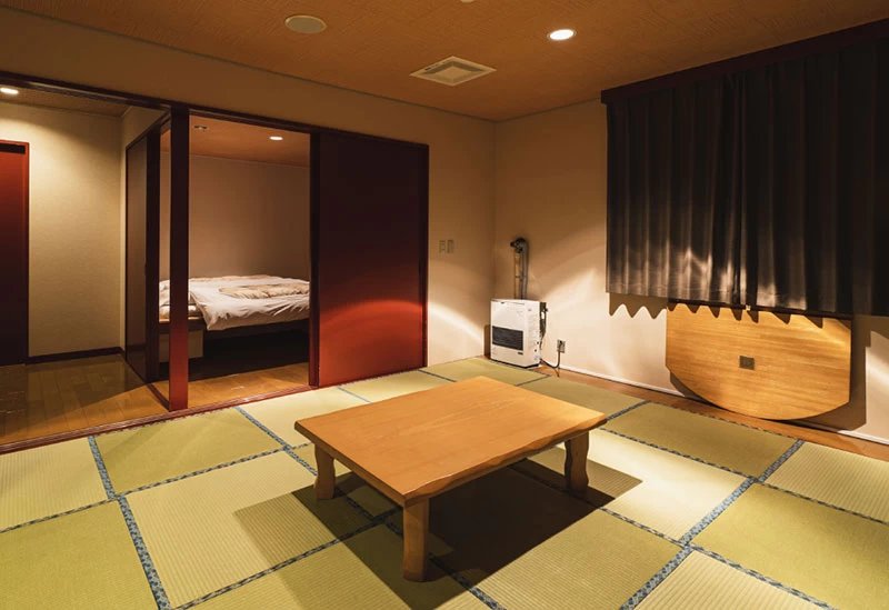 街の喧騒から離れた9室限定の宿
