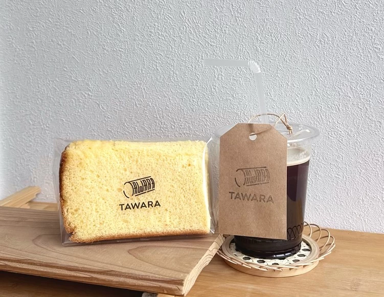 米粉のシフォンケーキとドリンク