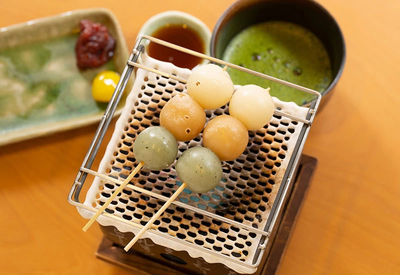 自分であぶる「あぶり団子」