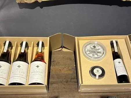  こだわりの醤油や味噌は瓶もおしゃれで、プレゼントにも喜ばれそう