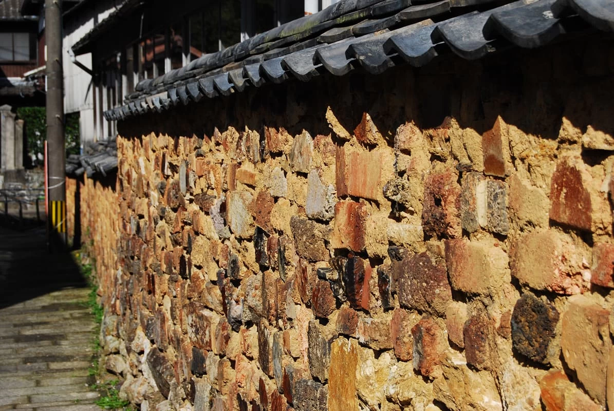 トンバイ塀のある裏通り①