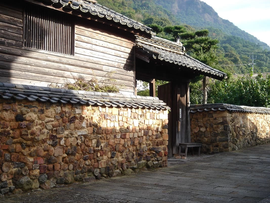 トンバイ塀のある裏通り②