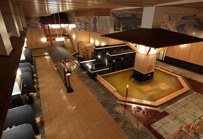 いろいろな湯船が揃う1階の大浴場
