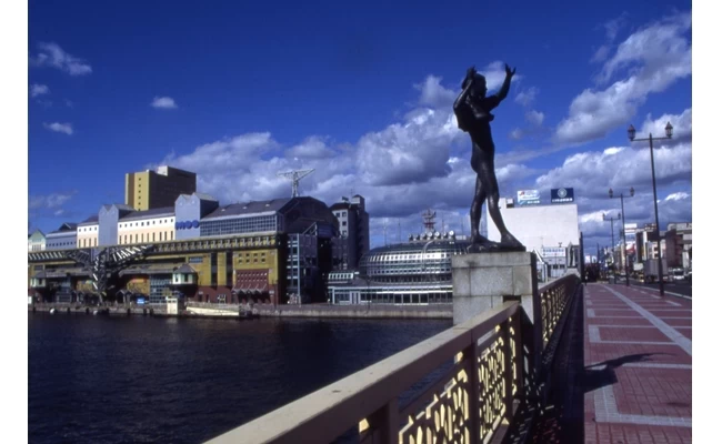 幣舞橋と「釧路フィッシャーマンズワーフMOO」①