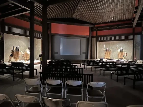 なまはげ伝承ホールでは、なまはげ習俗を紹介する映画が8:30〜16:30の30分おきに上映されている