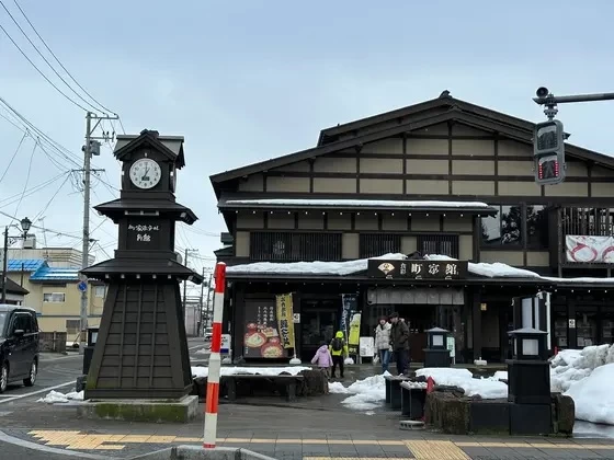 お土産や駄菓子、雑貨など売られている「食彩町家館」