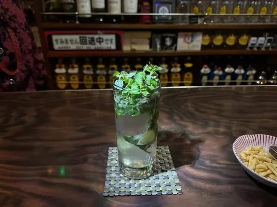 ミントがたっぷりで後味スッキリのモヒート。 モヒートブームが起こった時に作ったそう