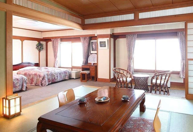 和める「最上階特別室（らいちょう館）」