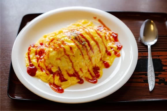 数量・時間限定のとりめしオムライス900円。会えたらラッキー!