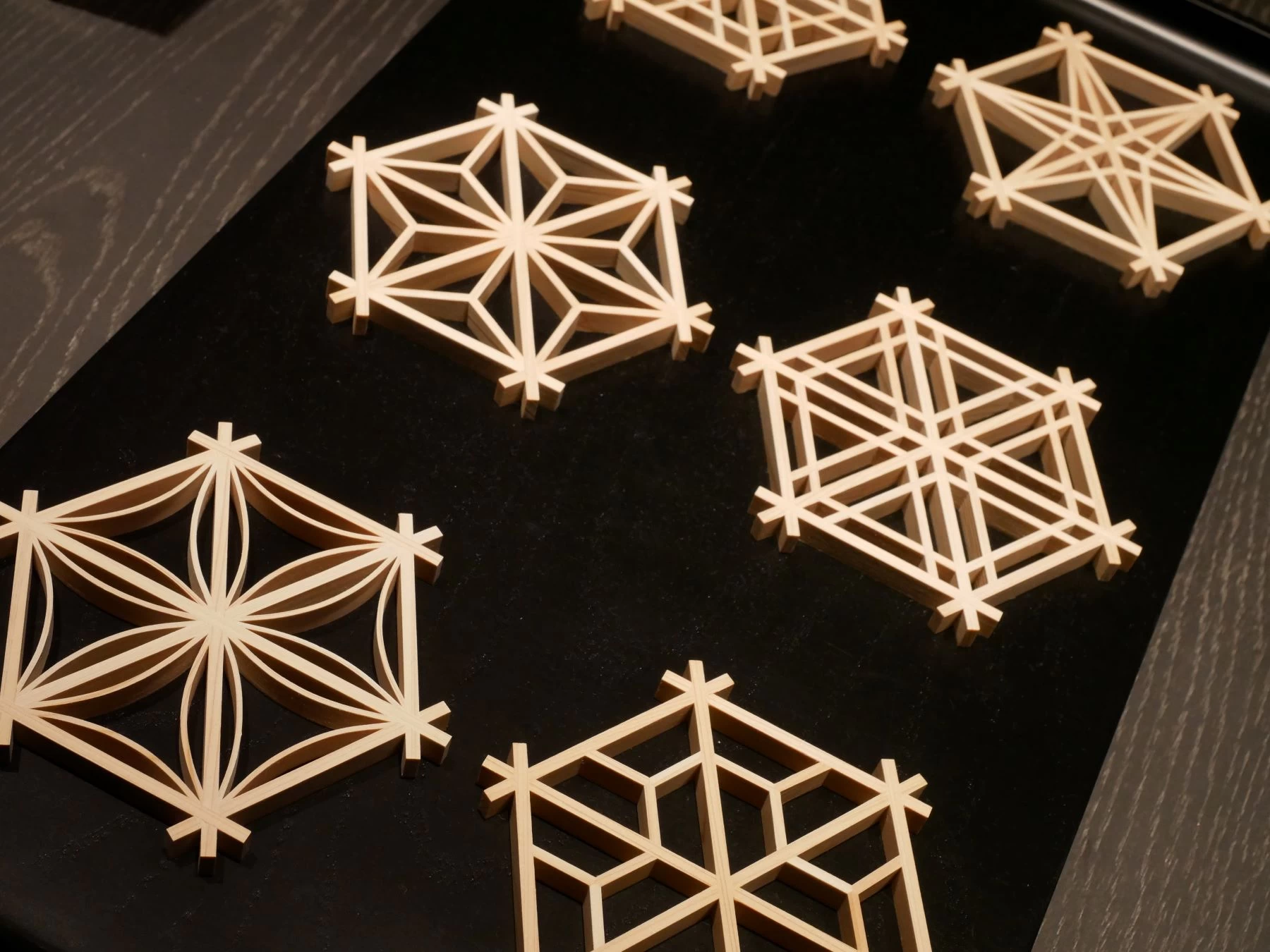 日本の伝統柄のコースター（現地にて撮影）