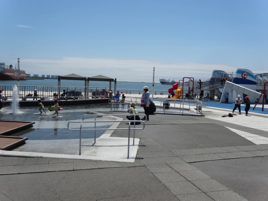 夏には水遊びも楽しめる