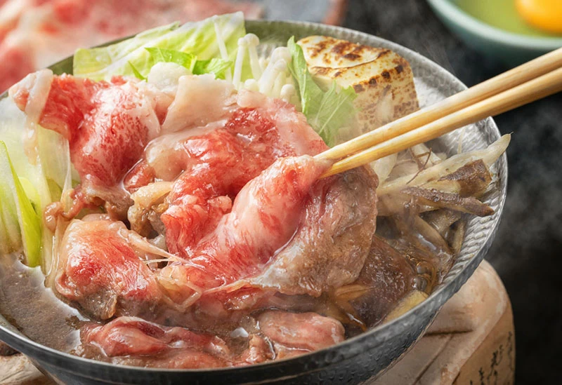 指宿産の極上黒毛和牛をすき焼きで