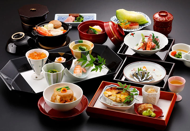 宿自慢の逸品を味わう「秀水会席」