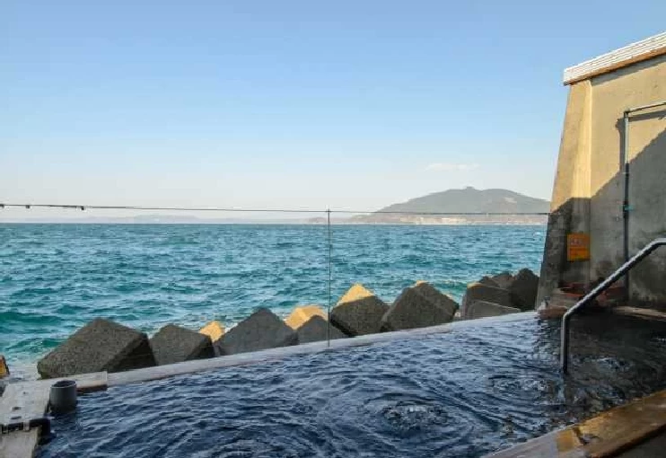 海上露天風呂　波の湯「茜」
