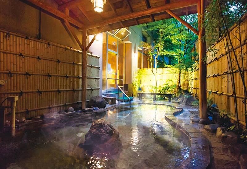 「美人の湯」の露天風呂