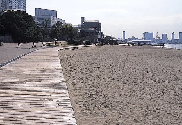 海沿いに続く砂浜
