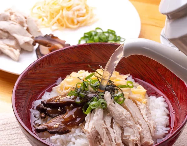 鶏ガラスープをかけていただく