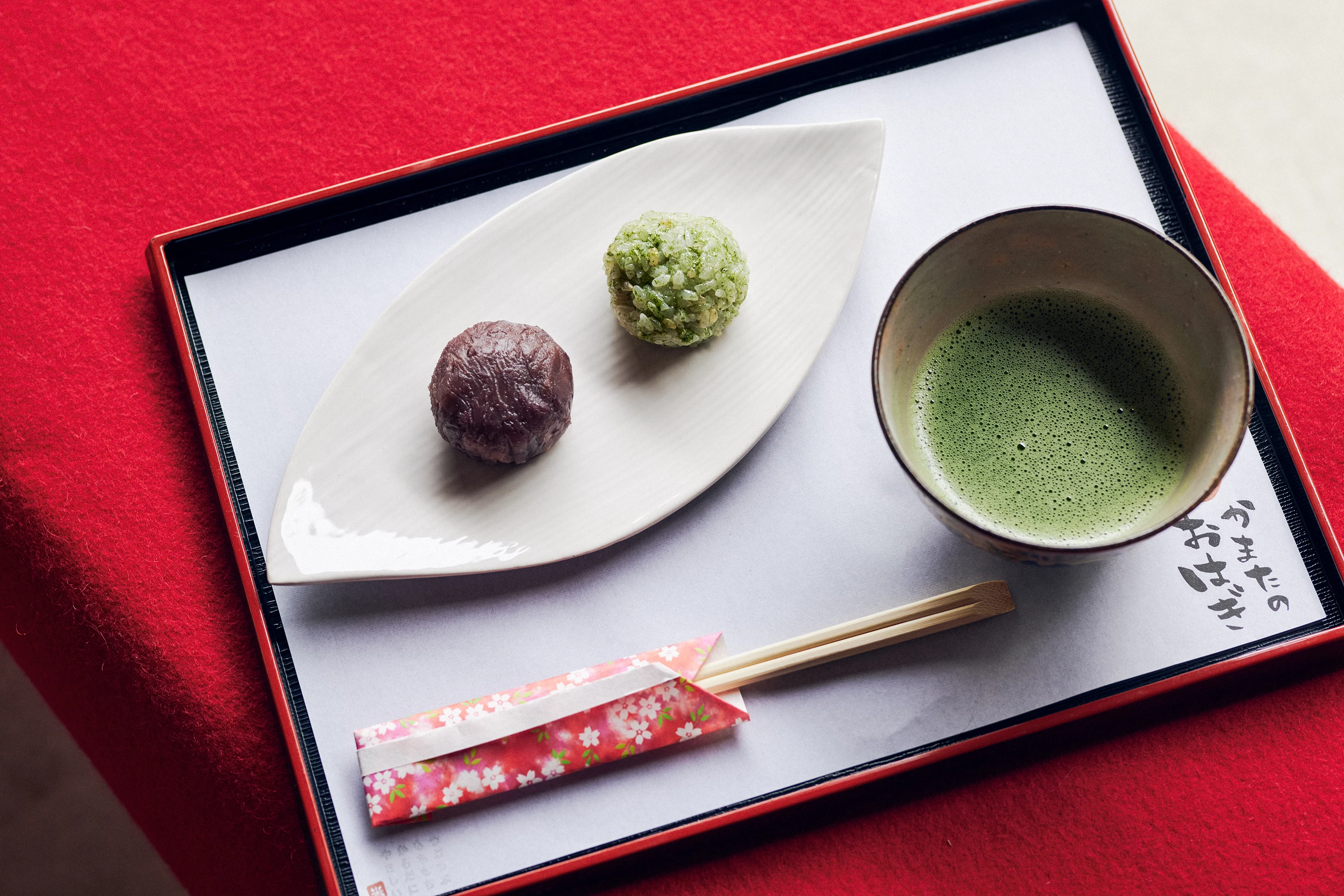 好きなおはぎ2種類と抹茶がセットのかまたのおはぎセット600円