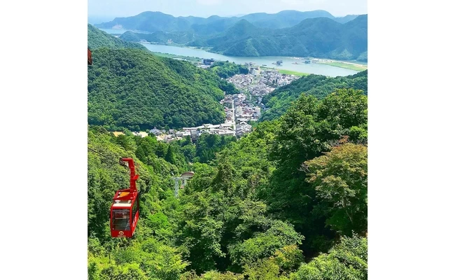 ロープウェイで山頂へ