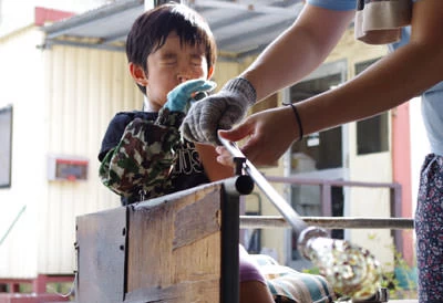 吹きガラス体験