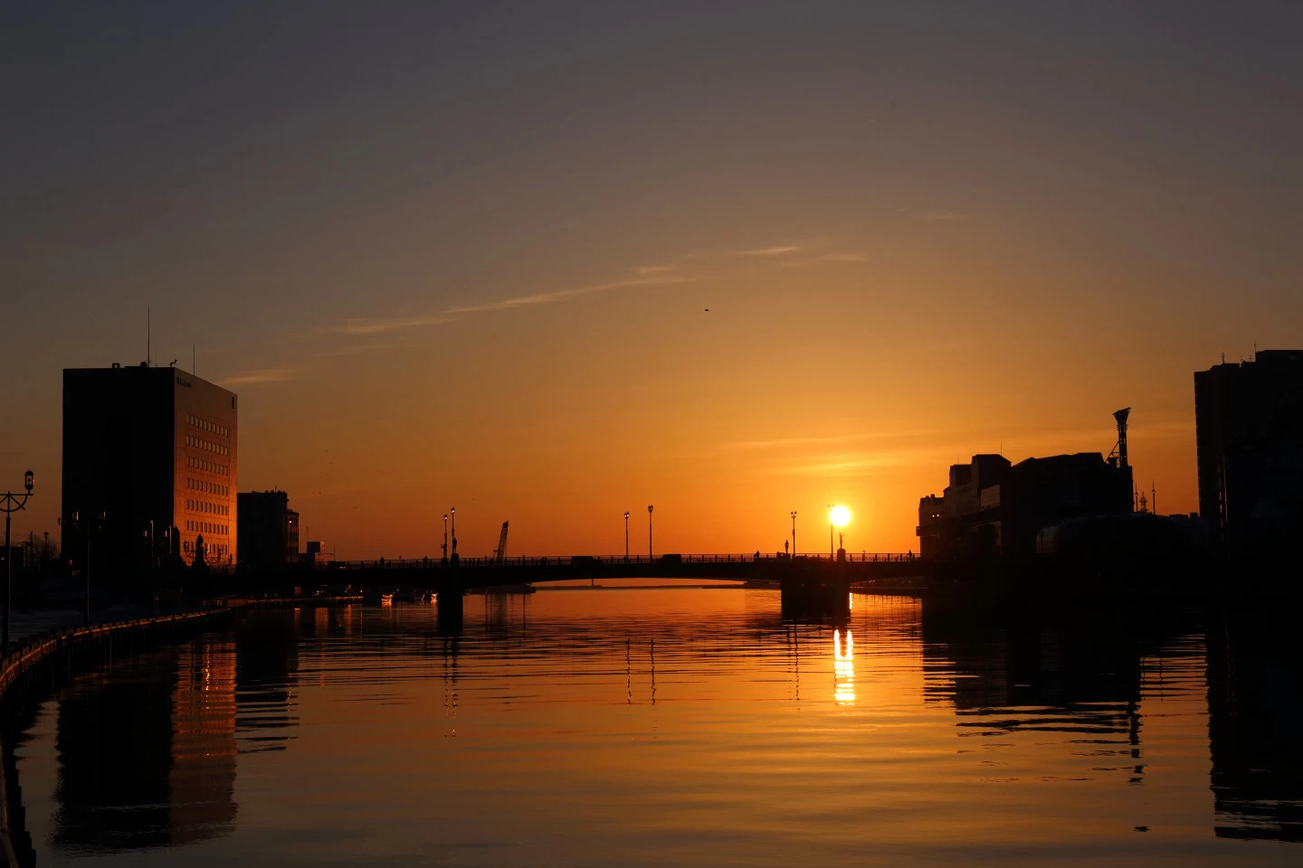 夕暮れ時の幣舞橋