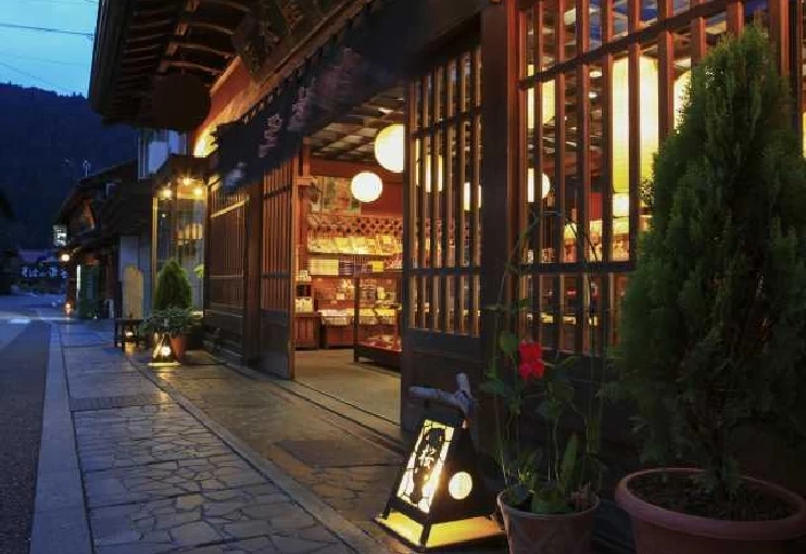 郡上八幡の古い町並み（夜）