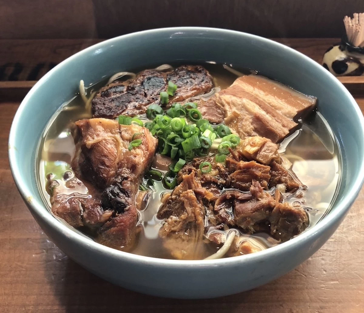 3種のお肉がのった「BUNBUNそば」