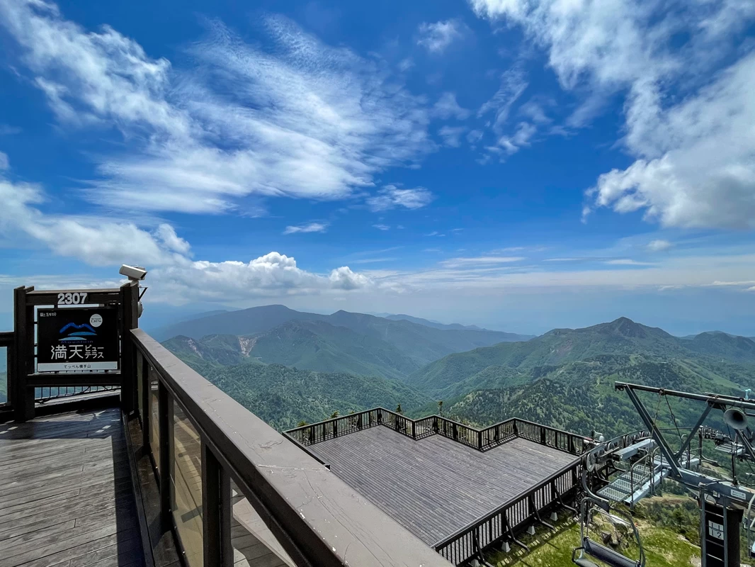 山頂のテラスからの眺め