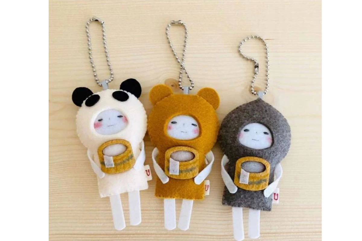 フェルトストラップの「まよけさん」